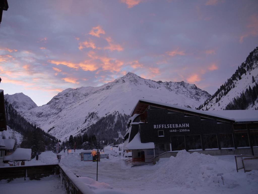Hotel Zirbenhof Sankt Leonhard im Pitztal Exterior foto